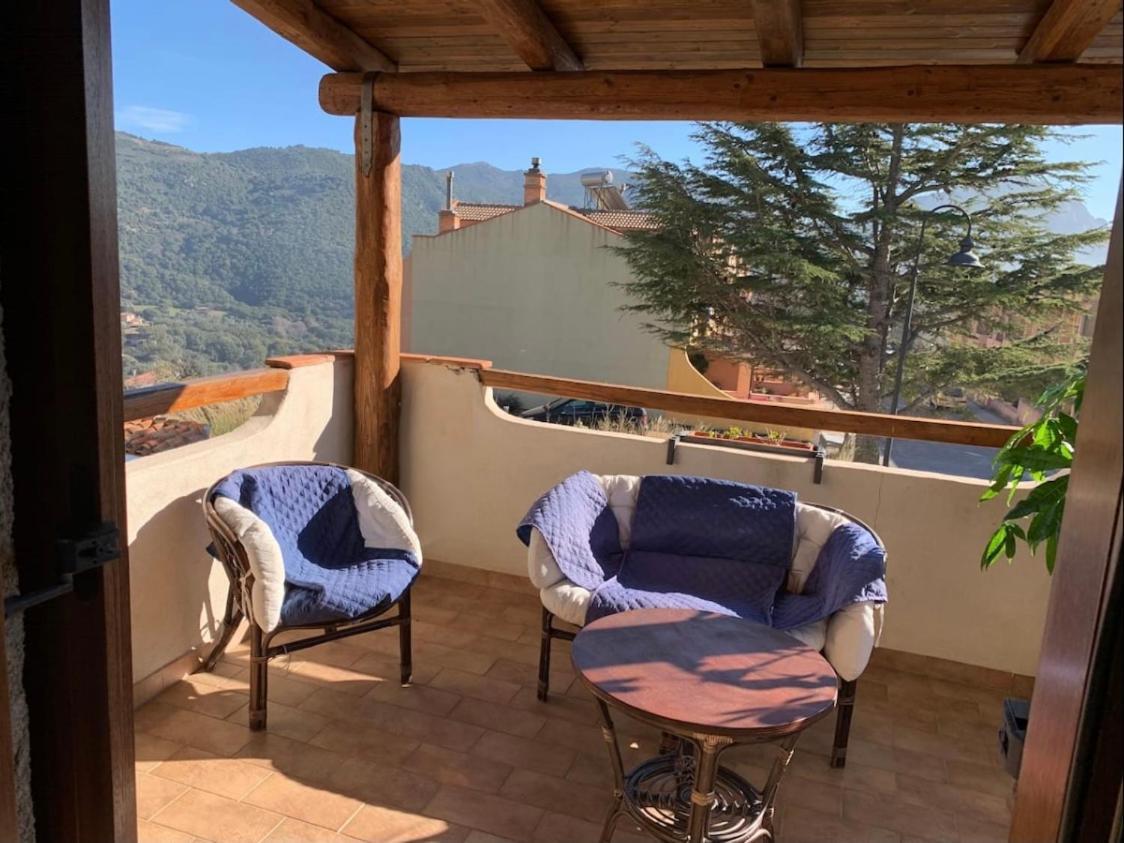B&B Mideri Urzulei Buitenkant foto