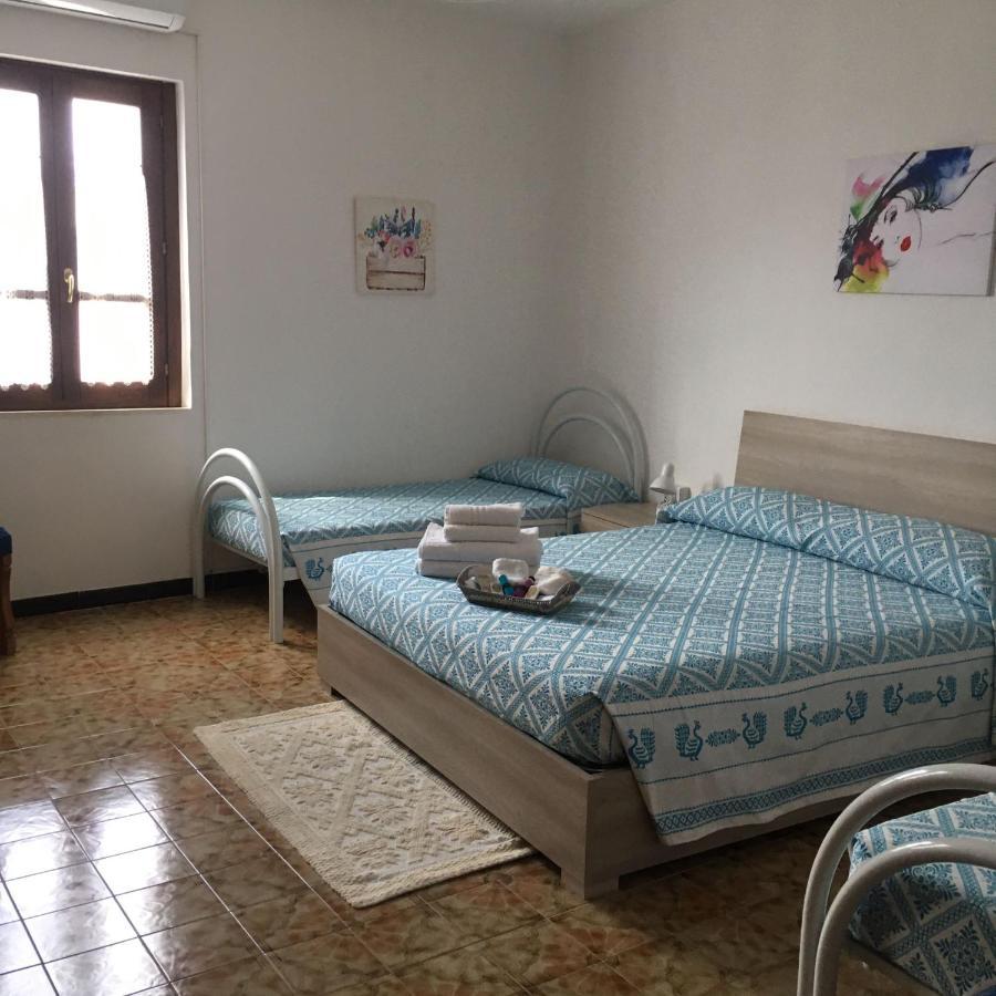 B&B Mideri Urzulei Buitenkant foto