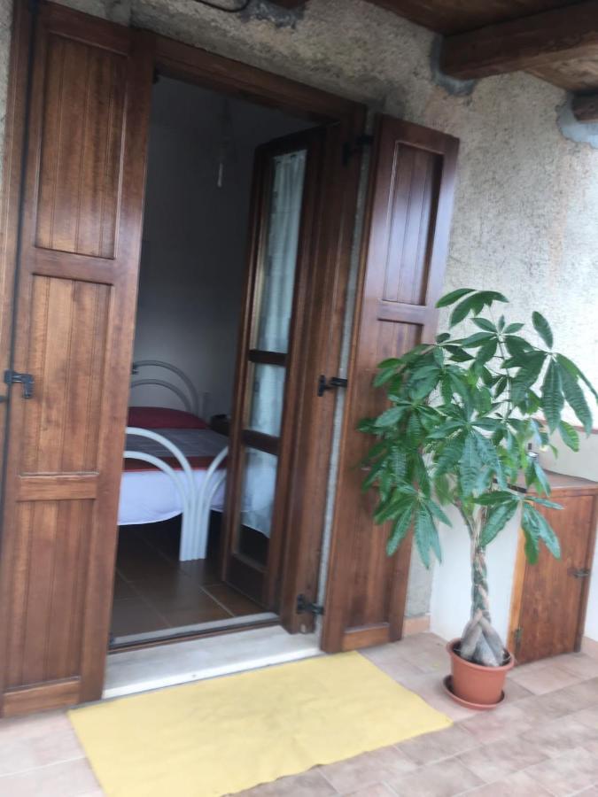 B&B Mideri Urzulei Buitenkant foto