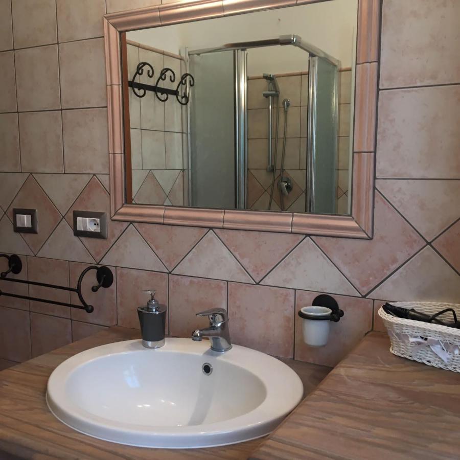 B&B Mideri Urzulei Buitenkant foto